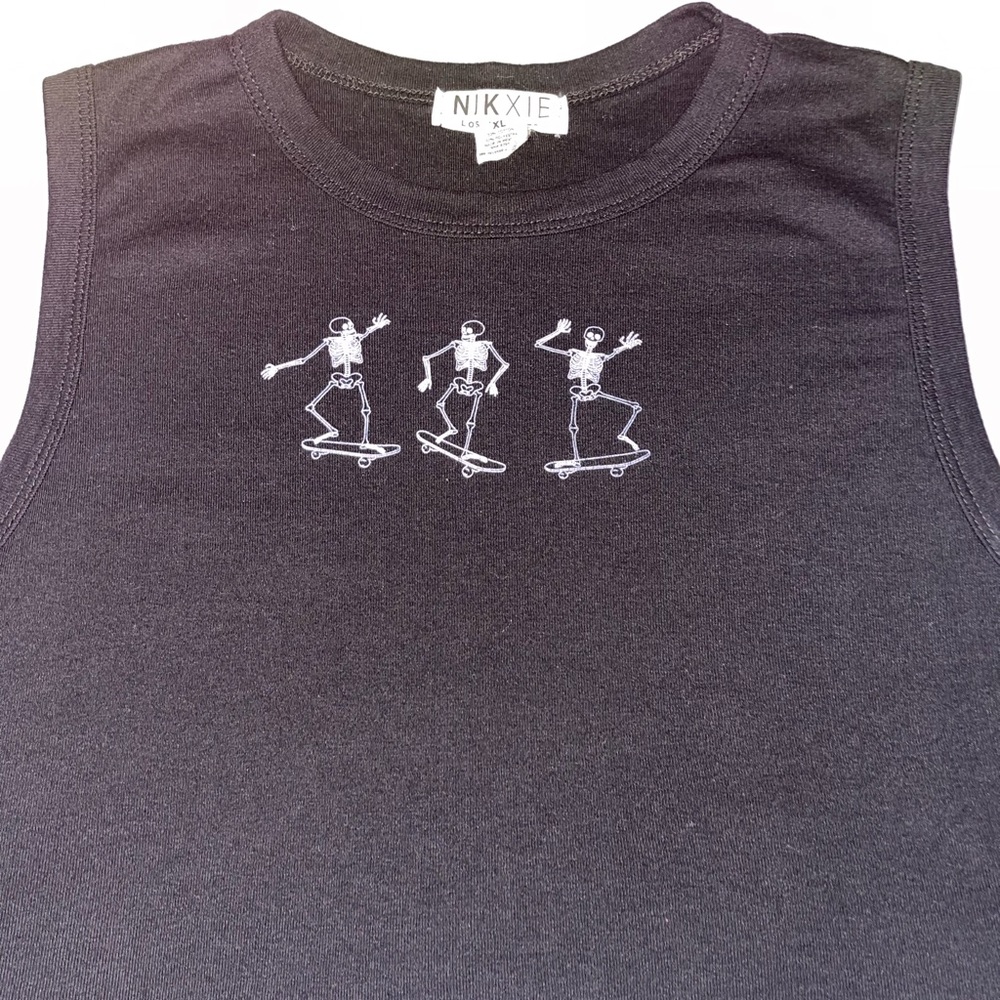 gently used cropped muscle tee